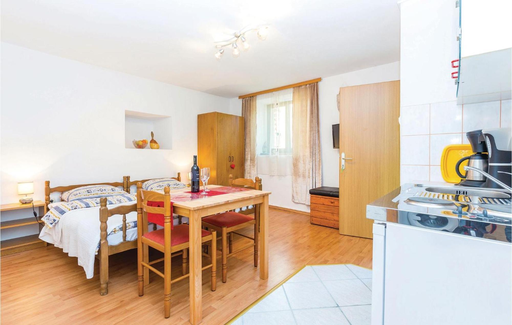 Stunning Apartment In Bakar With Kitchen エクステリア 写真